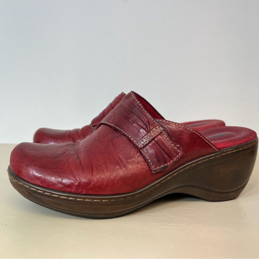 SOFTWALK Mason Waxy Wrinkled Leather Clog